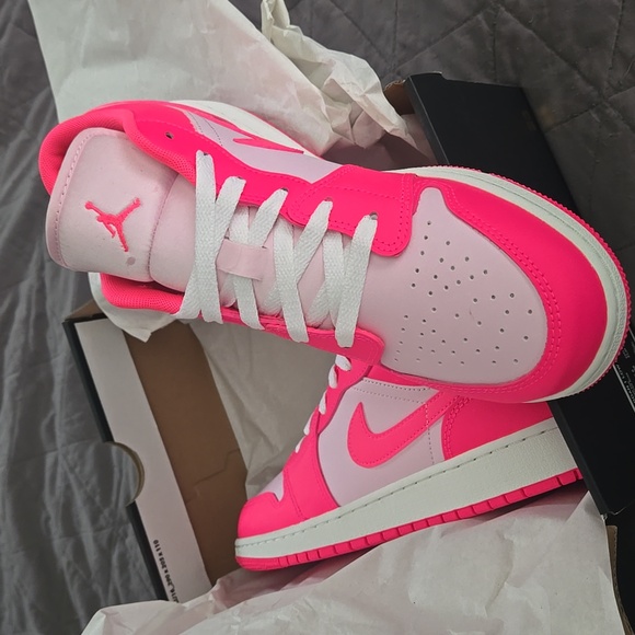 Air Jordan 1 Low - Picture 3 of 5